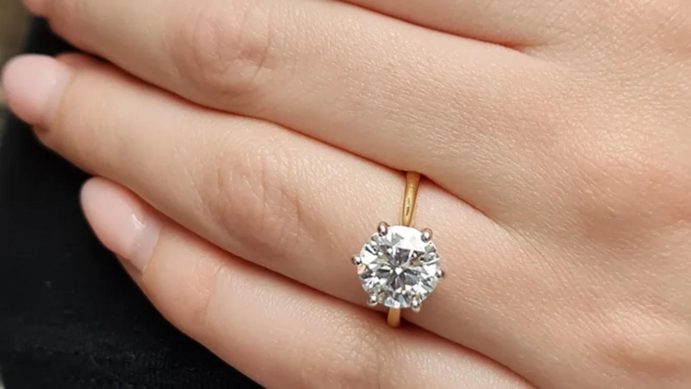 3ct six claw diamond engagement ring on thin yellow gold band on hand sr1025-2