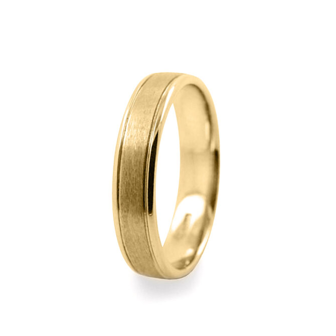 GWR2004 Gents Pattern Brushed Centre Yellow Gold Wedding Ring