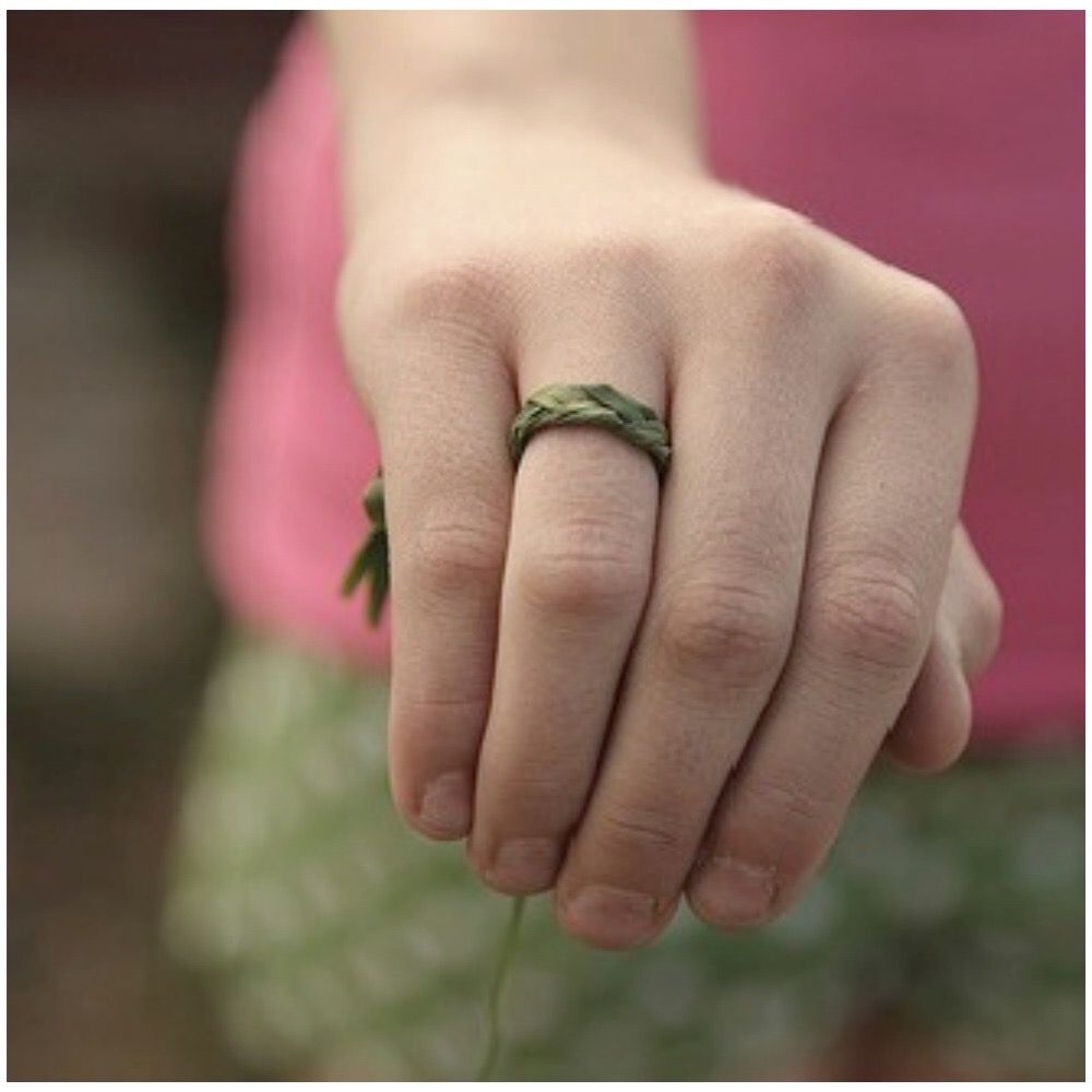 Grass woven engagement ring