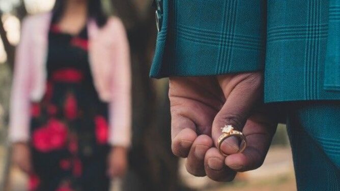 Six claw yellow gold diamond engagement ring