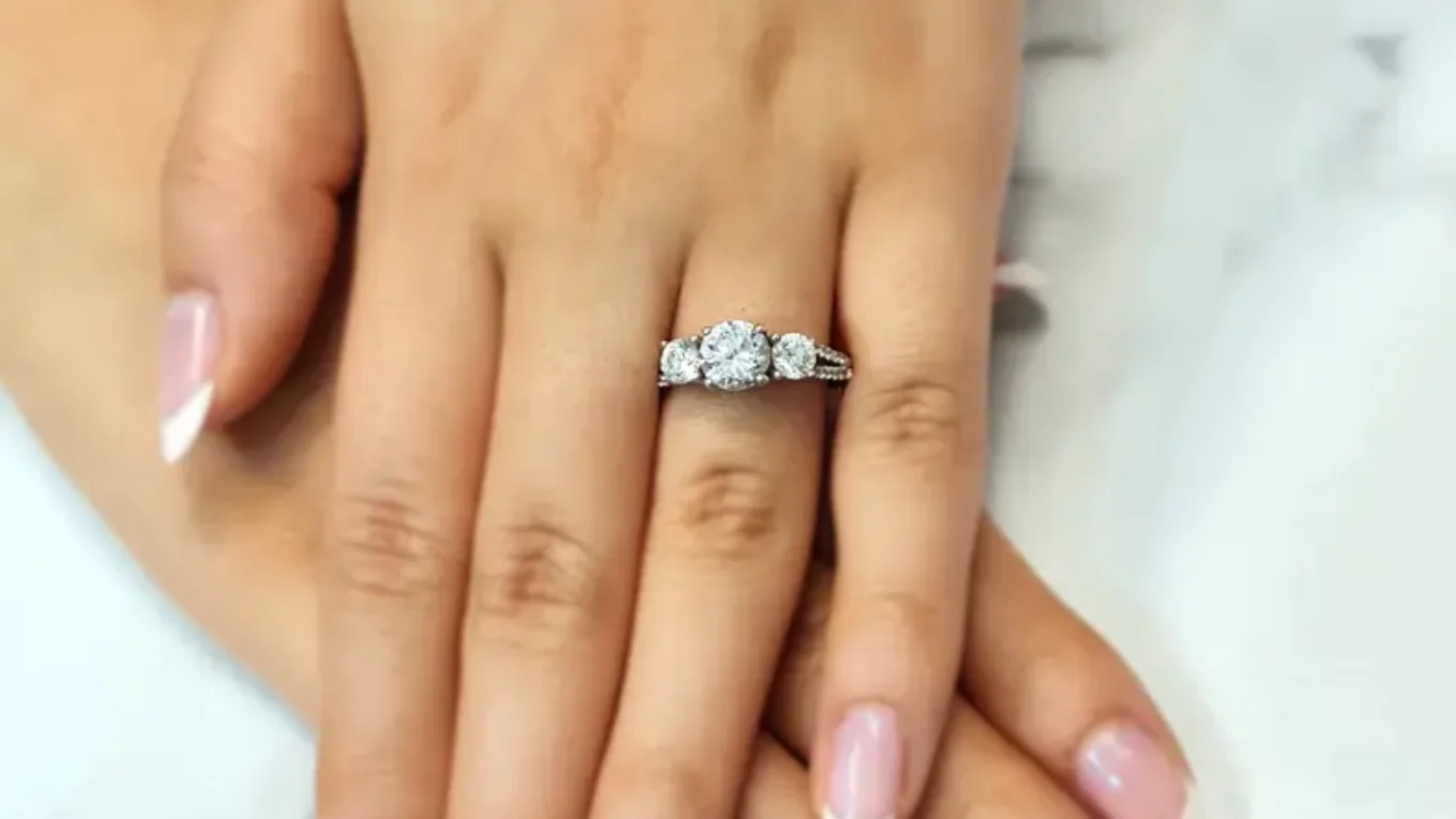 split band claw set three stone diamond ring on hand-tr1071-1