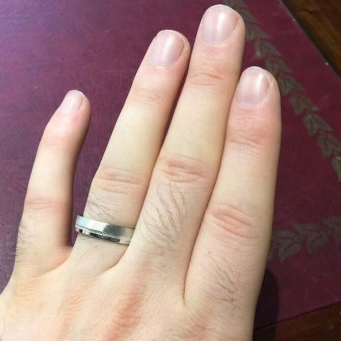 Ridged effect gents wedding band