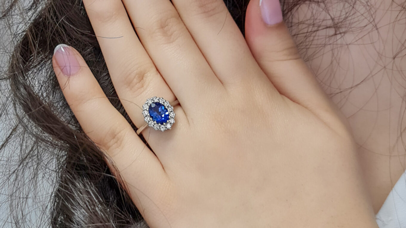 2.45ct Sapphire Halo Ring CR1042 on hand 2