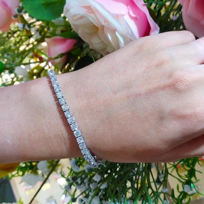 BR009-10.53ct-diamond-tennis-bracelet-on-hand-image-1