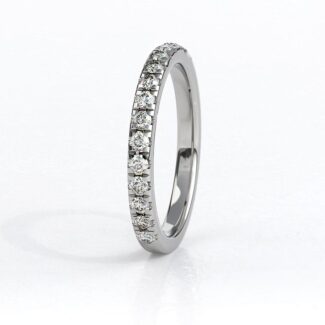 sb1100-bespoke-designed-claw-set-ladies-diamond-wedding-ring-image-1