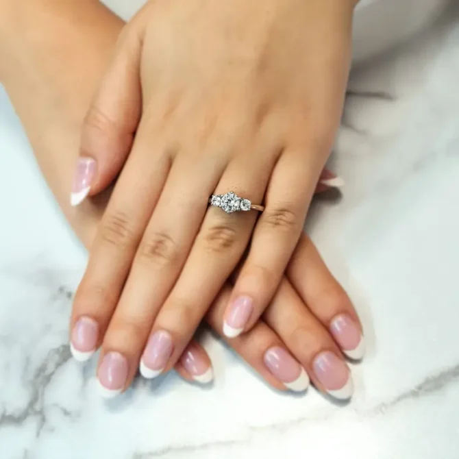 Three stone diamond ring with six claw on hand-tr1048-1