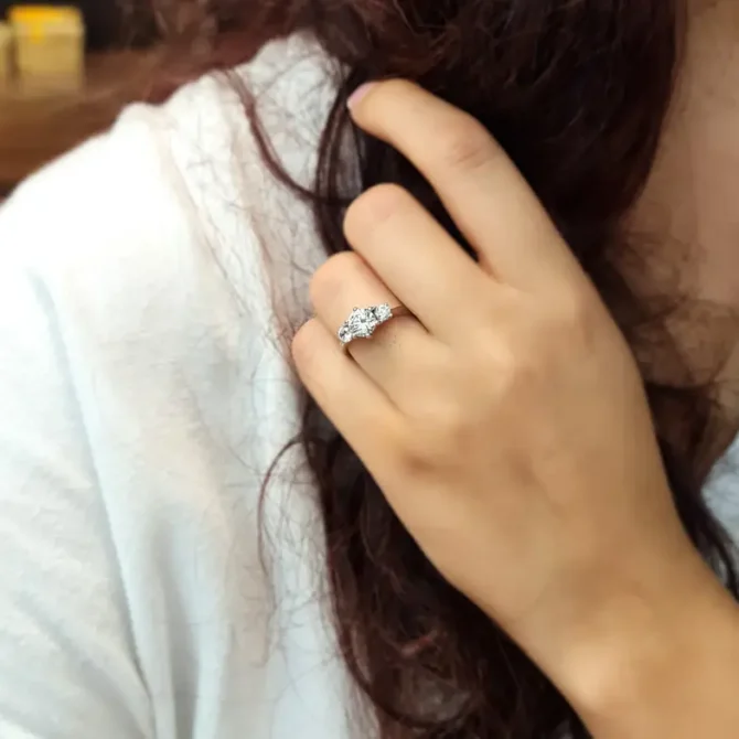 Three stone diamond ring with six claw on hand-tr1048-2