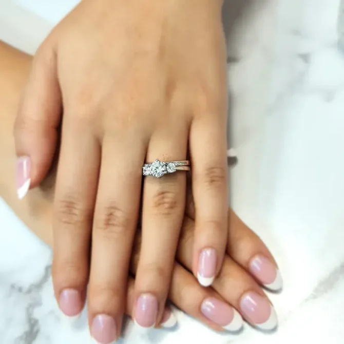 Three stone diamond ring with six claw on hand-tr1048-5