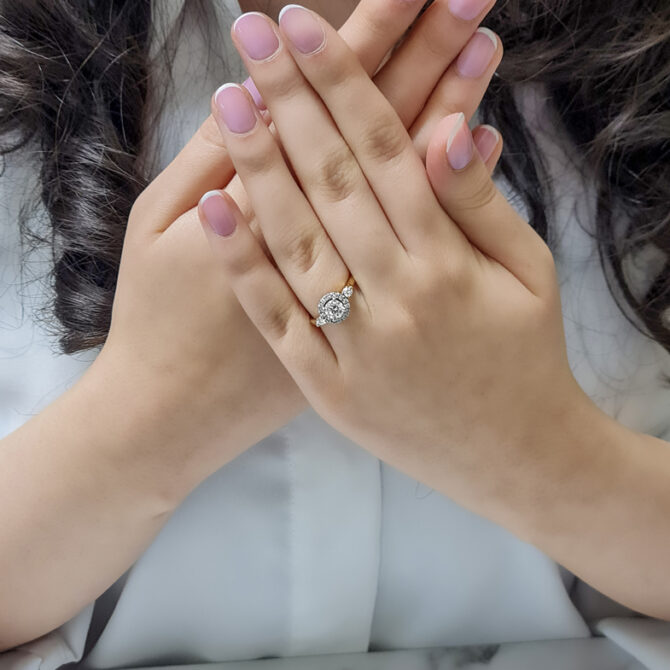 0.90 Carat 18k Yellow Gold Round Cut Ring VR2066 on hand 1