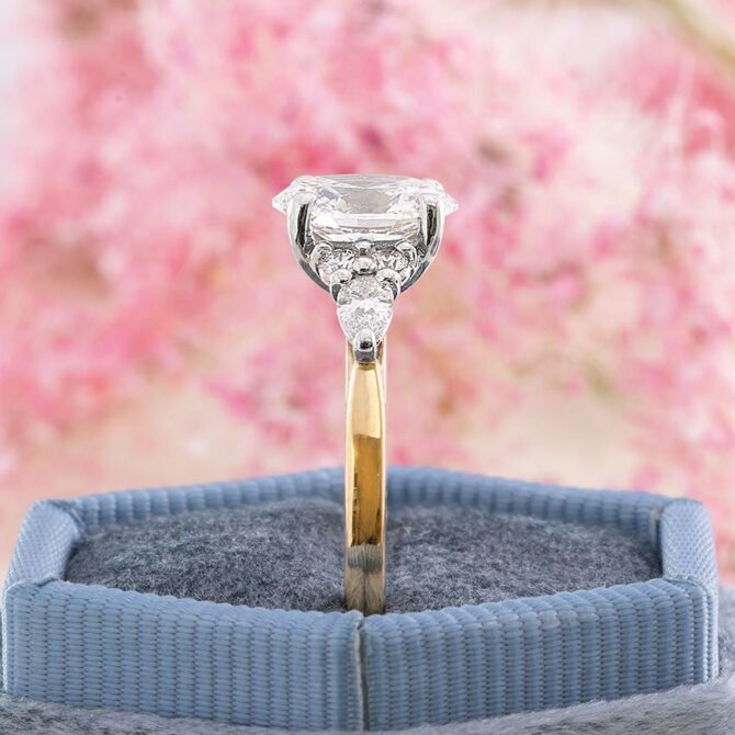 tr2008-1.57ct-18k-yellow-gold-lab-grown-oval-cut-ring-image-3