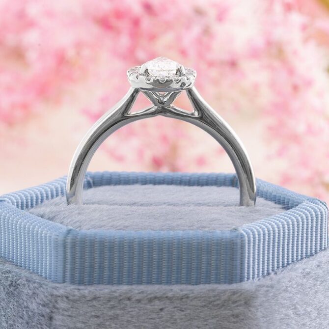 vr2094-0.65ct-platinum-pear-cut-halo-ring-image-2