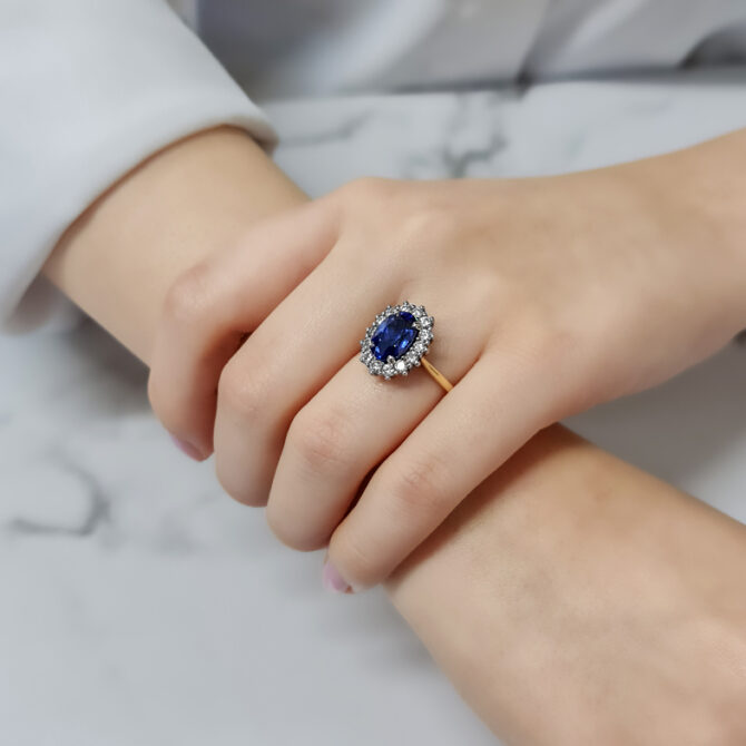 2.75ct Oval Cut Sapphire & Diamond Ring CR1050 on hand 3