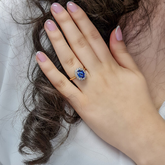 2.00ct Oval Cut Sapphire & Diamond Ring CR1054 on hand 2