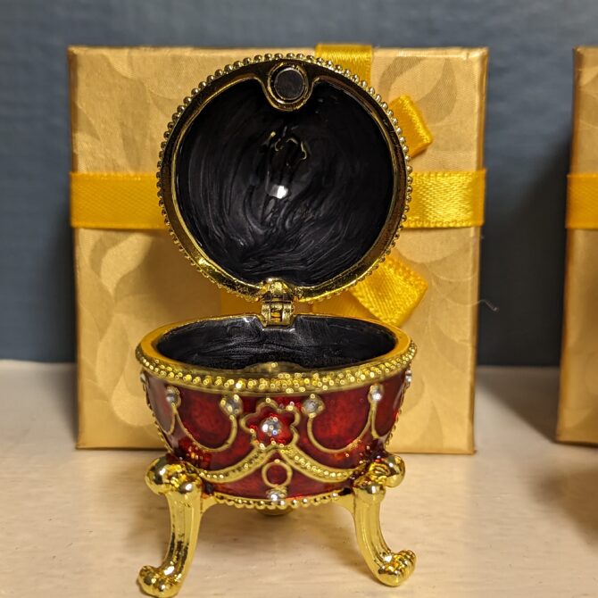 Ruby Dream Red Vesta Egg Ring Box