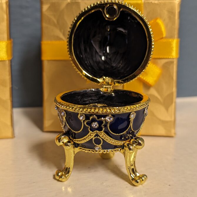 Sapphire Nights Blue Vesta Egg Ring Box