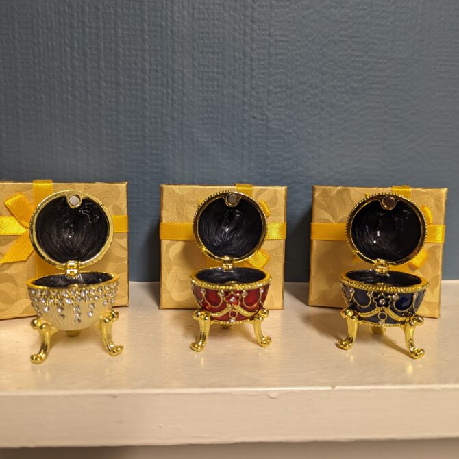 Vesta Egg Ring Boxes Open 3 Colours