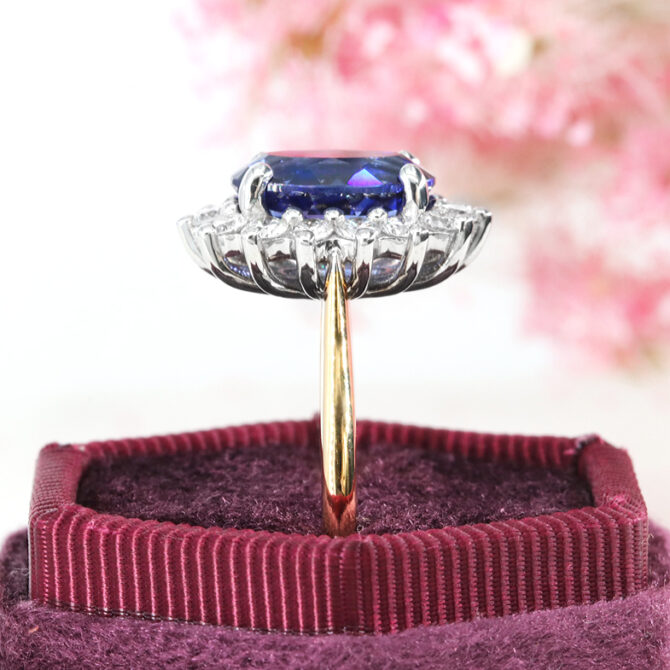 2.80ct Oval Cut Sapphire & Diamond Ring GR121 (3)