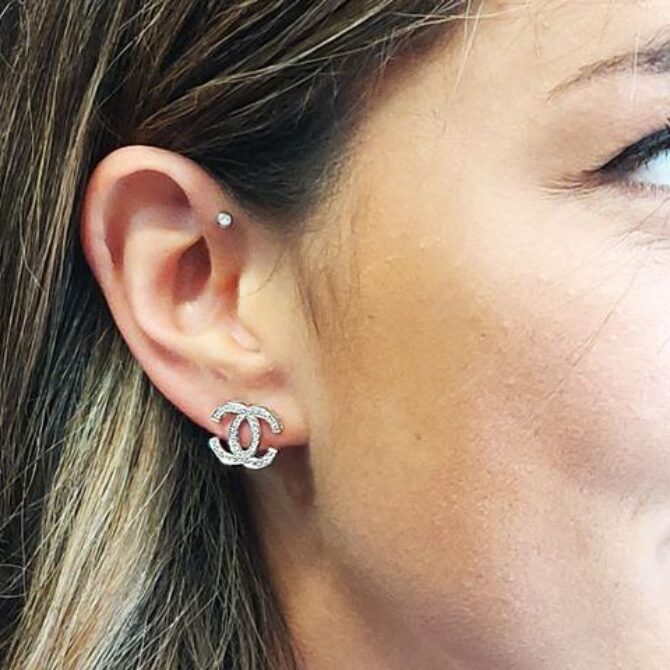 ear image of Commins and Co diamond stud earrings er020