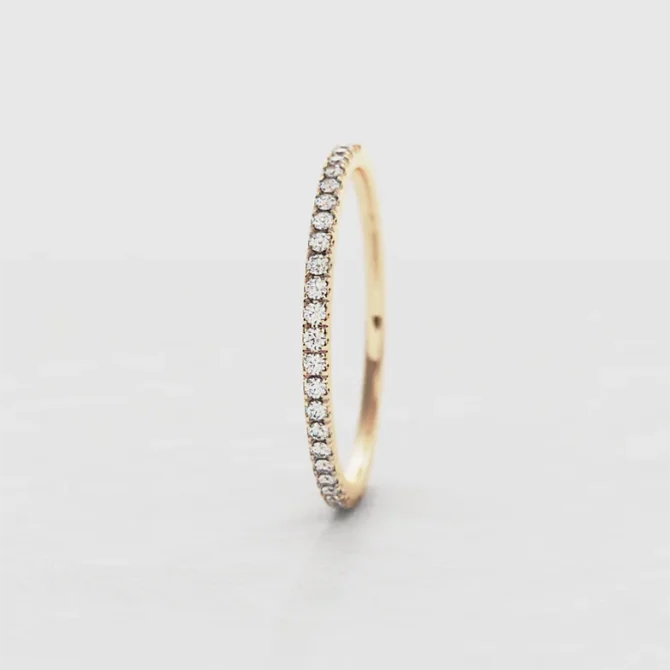 1.5mm claw set wedding ring yellow gold