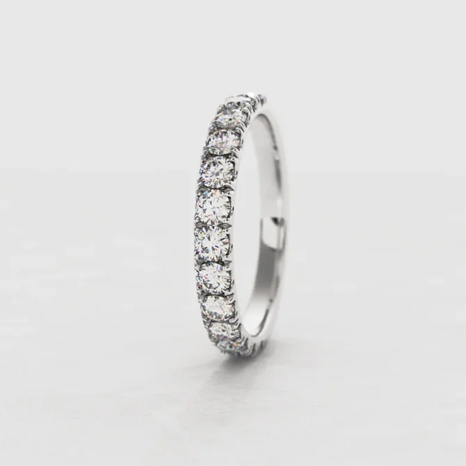 2.7mm claw set wedding ring white gold