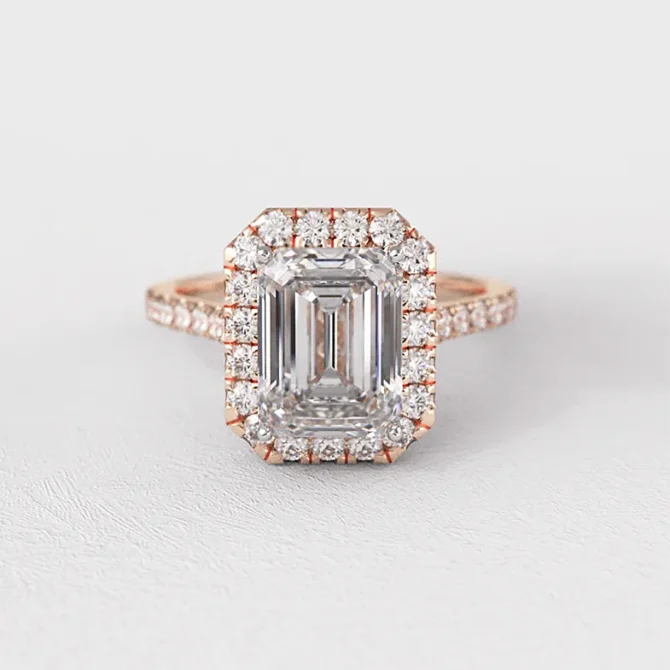 Claw set diamond engagement ring in yellow gold VR1104