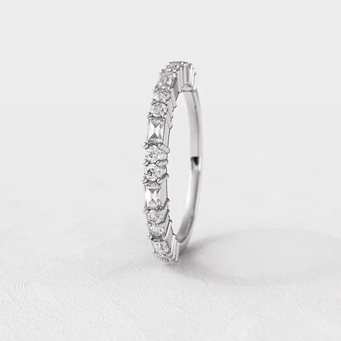 Round and baguette cut natural diamond wedding ring in platinum sb7228