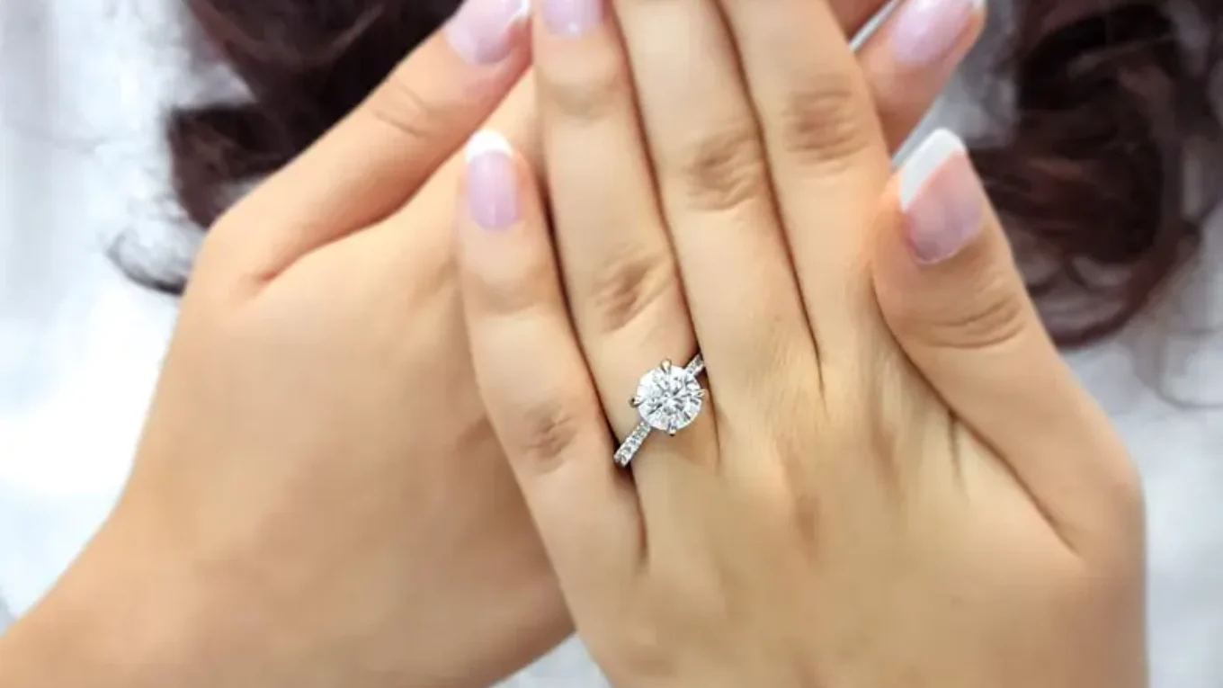 Round brilliant cut engagement ring on hand with lab grown diamond PR1085-2