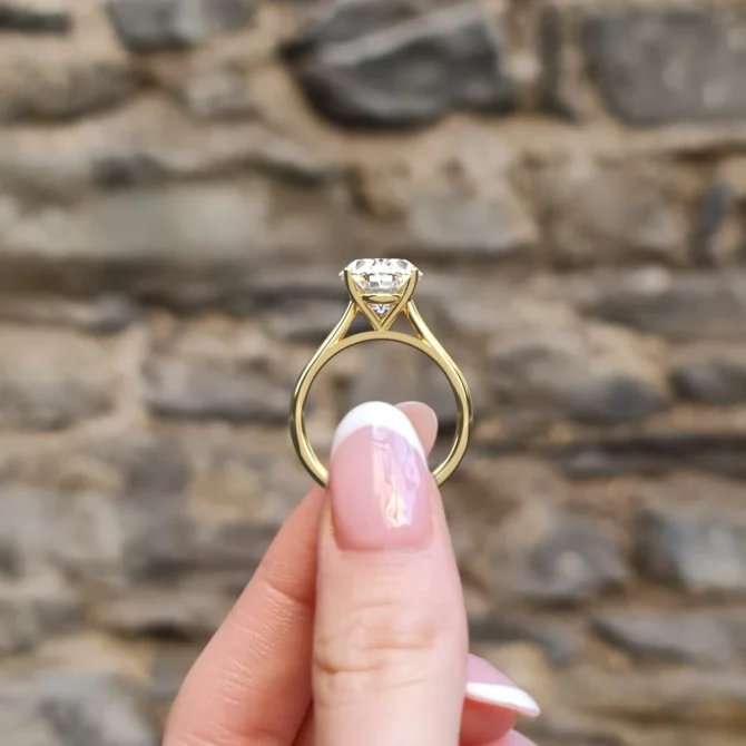 Oval solitaire diamond engagement ring 4.0ct sr1016 side view - all yellow gold