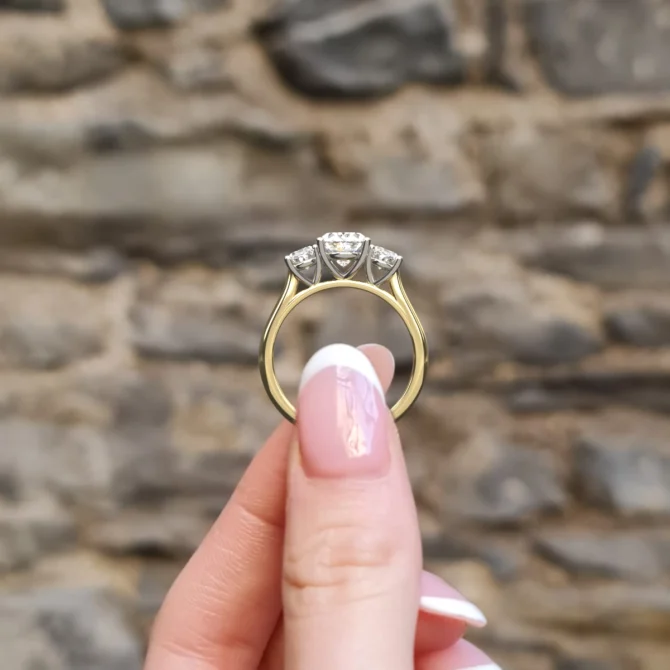 hand-image-tr1083-oval-ring-yellow