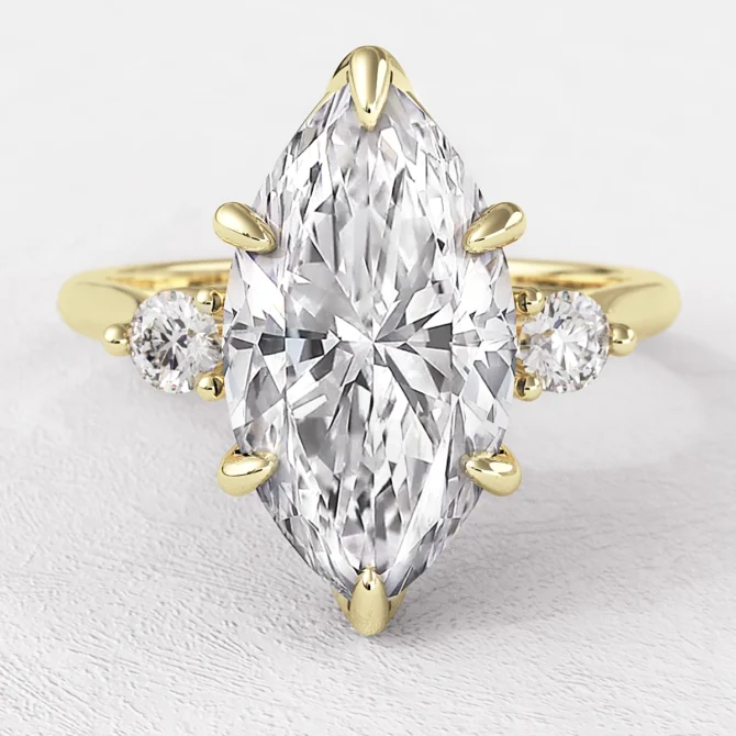 Marquise cut diamond ring in yellow gold tr1107 - Feature